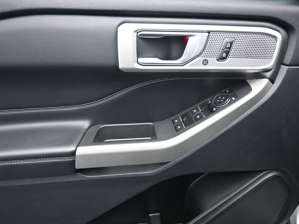 Used 2023 Ford Explorer Limited image 18