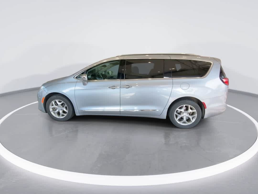 Used 2018 Chrysler Pacifica Limited FWD image 5
