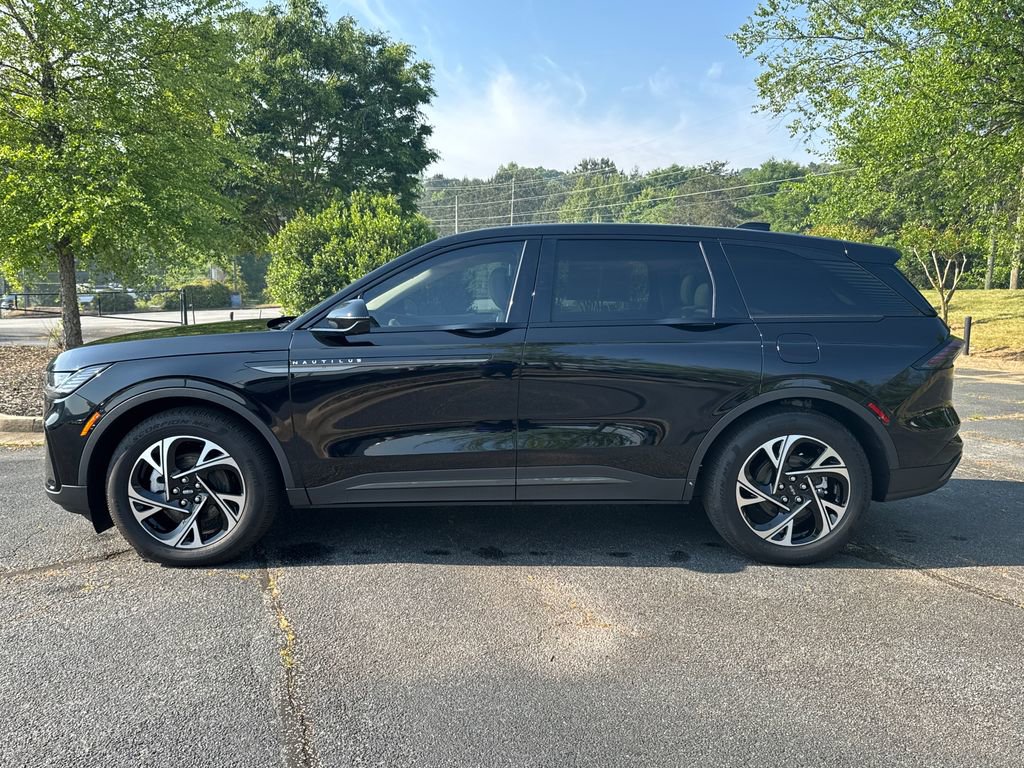 Used 2025 Lincoln Nautilus Premier w/ Equipment Group 102A AWD/4WD image 11