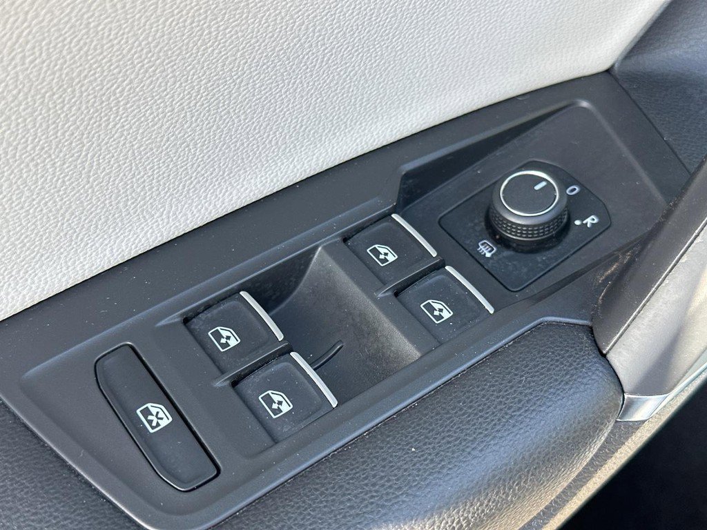 Used 2020 Volkswagen Tiguan SEL image 21