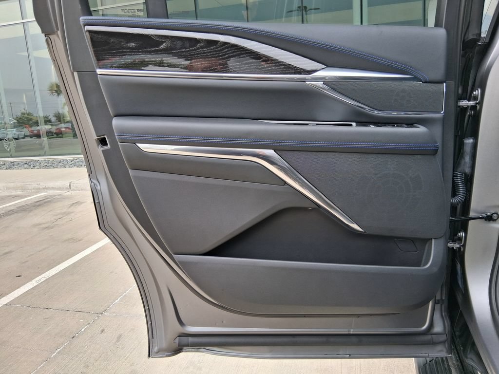 New 2026 Cadillac Escalade IQL Sport 1 w/ LPO, ONYX Package AWD/4WD image 20