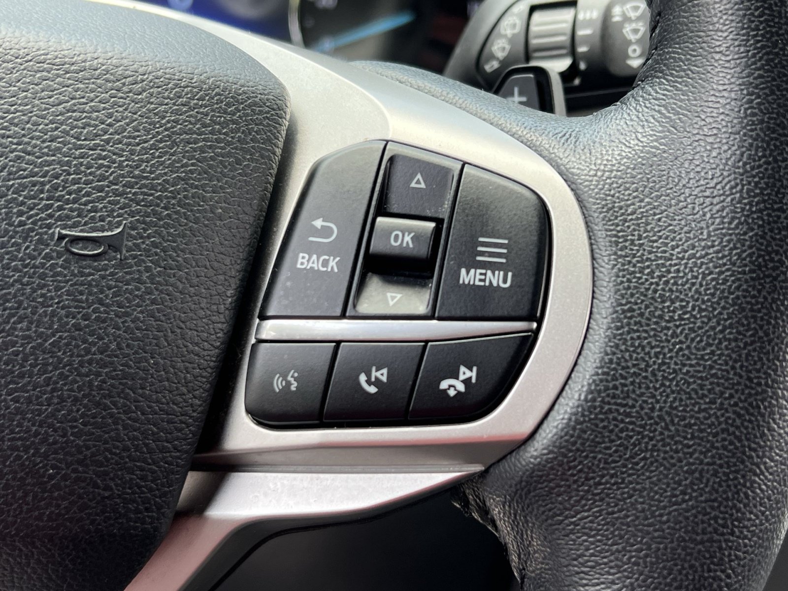Used 2020 Ford Explorer XLT w/ Equipment Group 202A AWD/4WD image 39