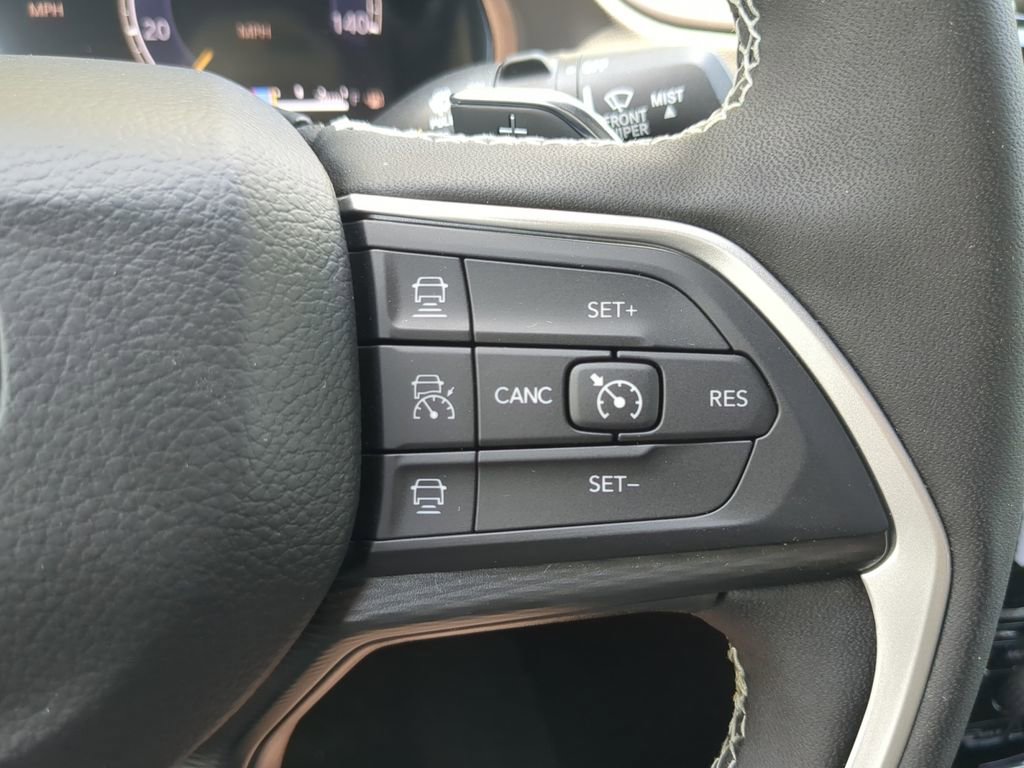 New 2025 Jeep Grand Cherokee Altitude image 11