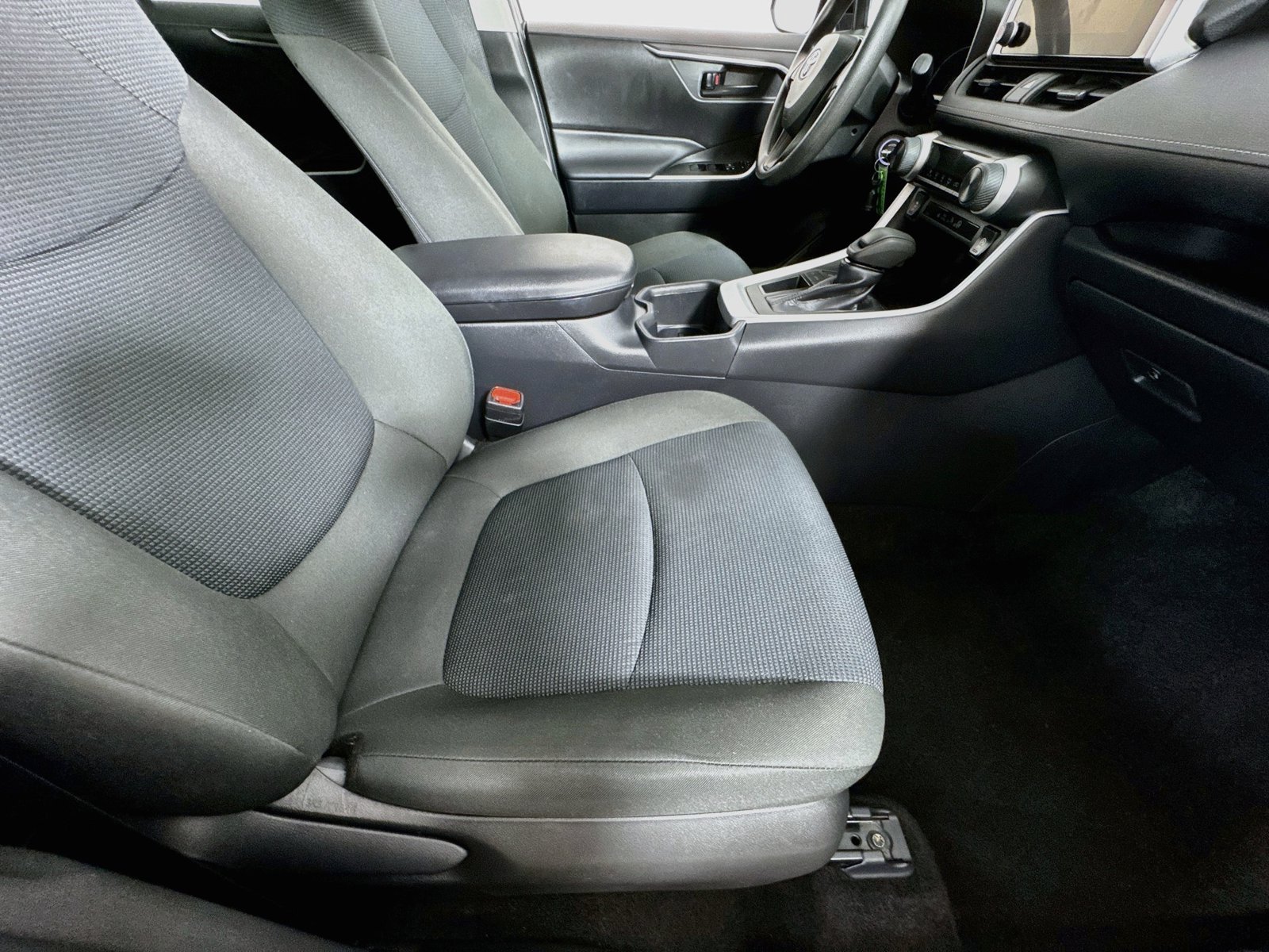 Certified 2025 Toyota RAV4 LE FWD image 27