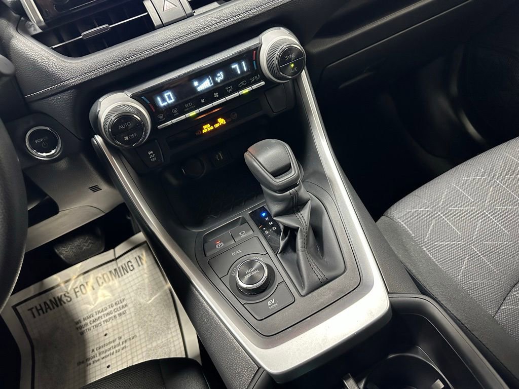 Used 2025 Toyota RAV4 XLE AWD/4WD image 39