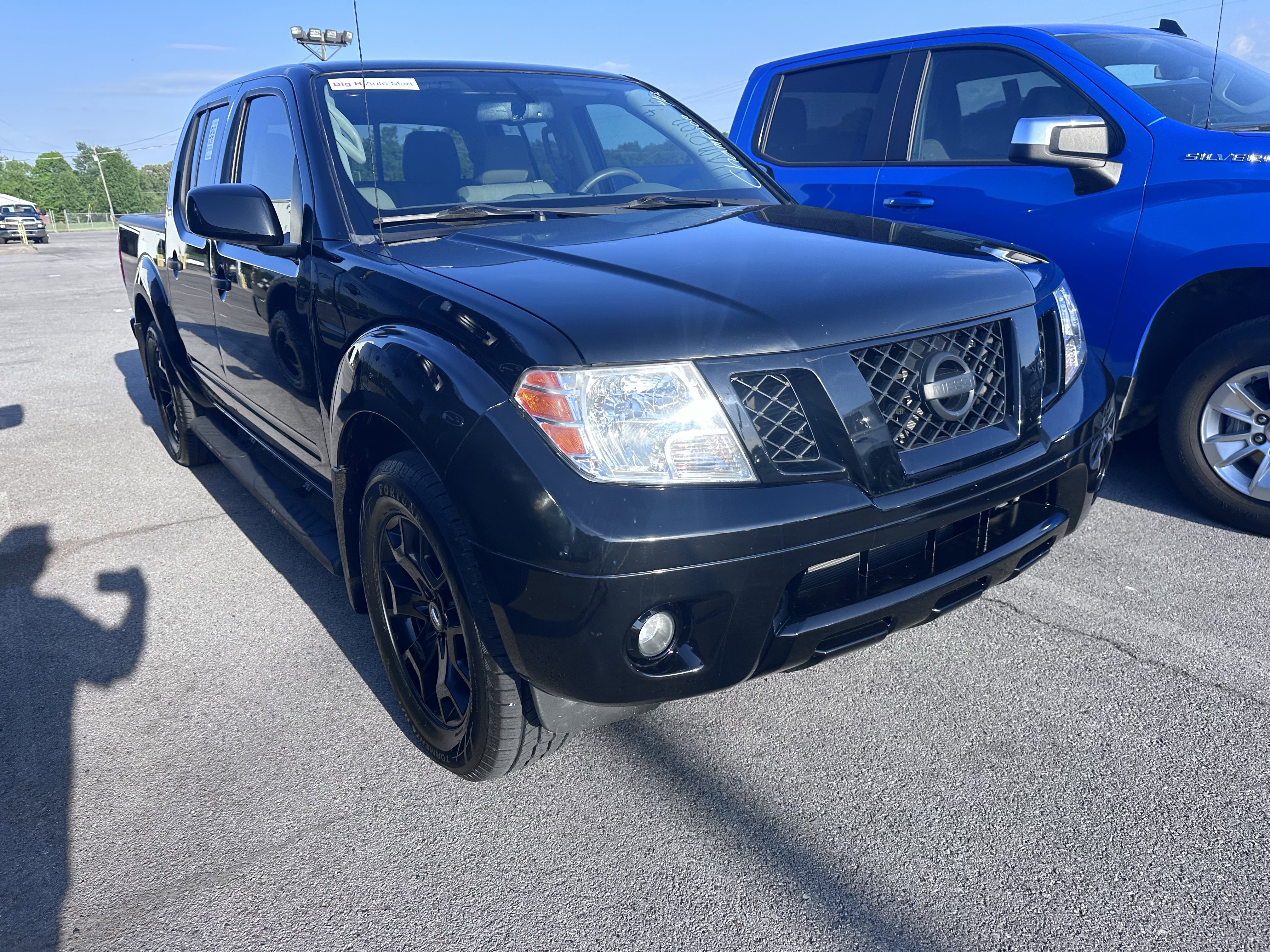 Used 2020 Nissan Frontier SV w/ Midnight Edition Floor Mats RWD image 2