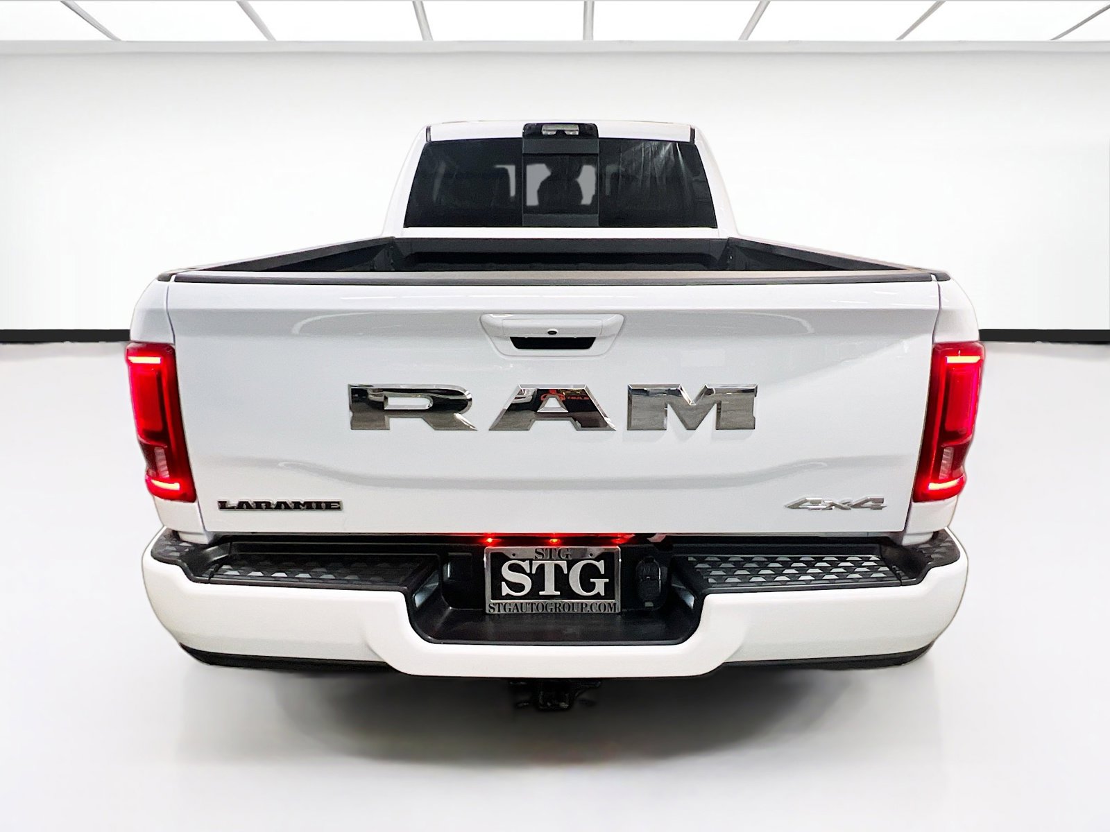 Used 2025 RAM 3500 Laramie AWD/4WD image 5