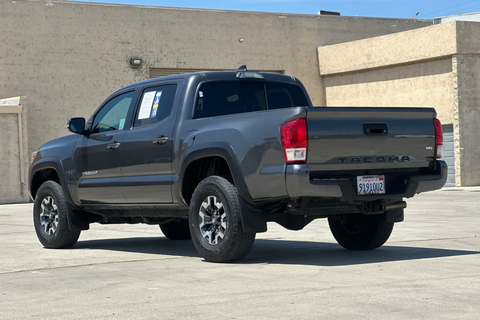 Used 2019 Toyota Tacoma TRD Off-Road AWD/4WD image 5