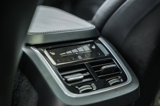 Used 2023 Volvo XC90 B6 Plus w/ Protection Package image 32