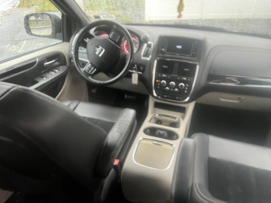 Used 2018 Dodge Grand Caravan SXT image 9