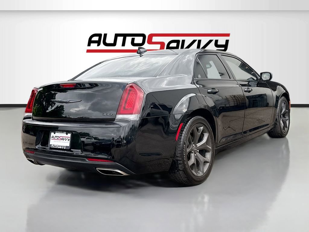 Used 2022 Chrysler 300 Touring w/ Sport Appearance Package RWD image 7
