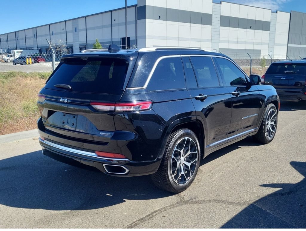 Used 2022 Jeep Grand Cherokee Summit AWD/4WD image 3