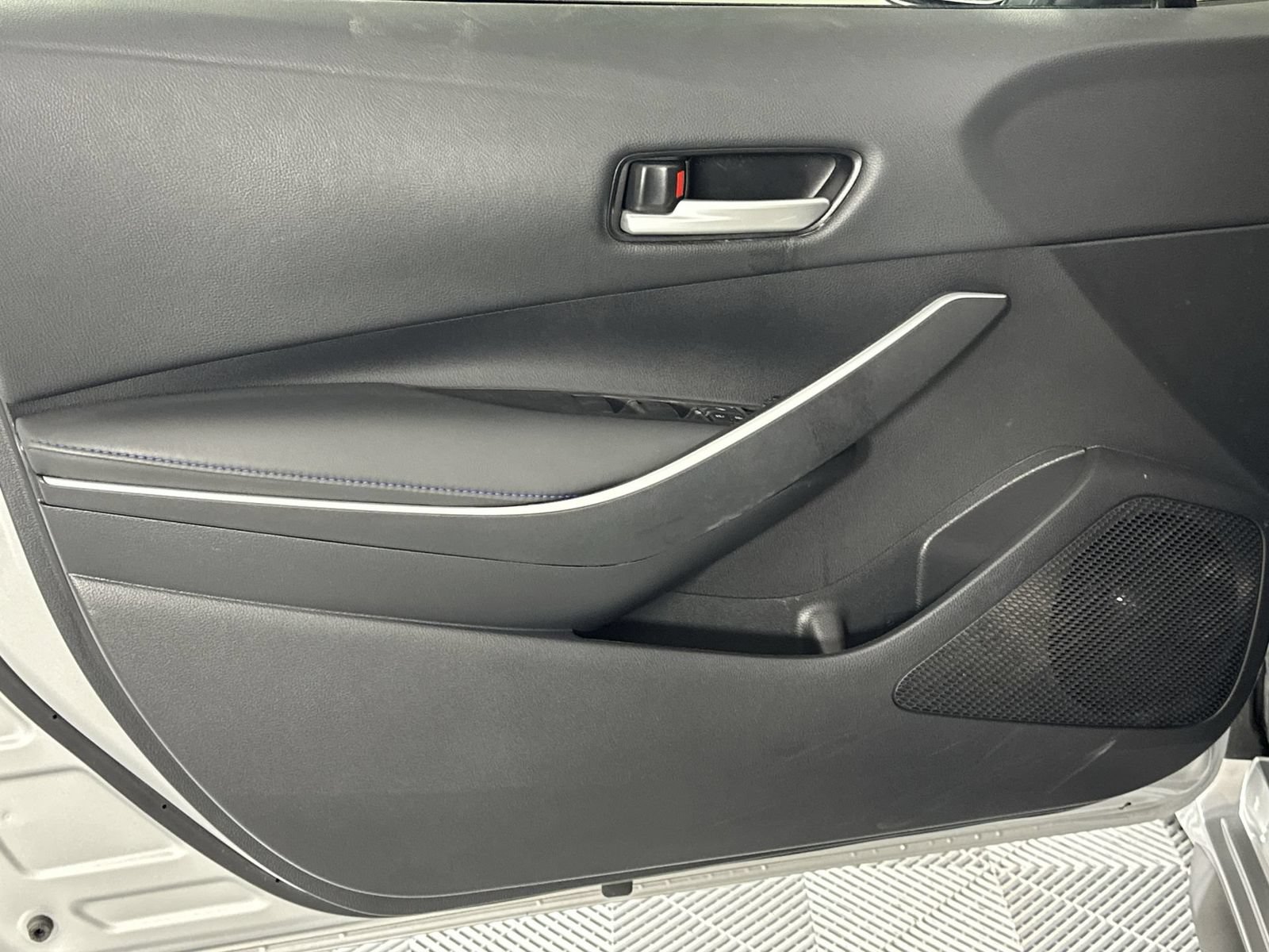 Used 2022 Toyota Corolla SE w/ Carpet Mat Package (TMS) FWD image 29