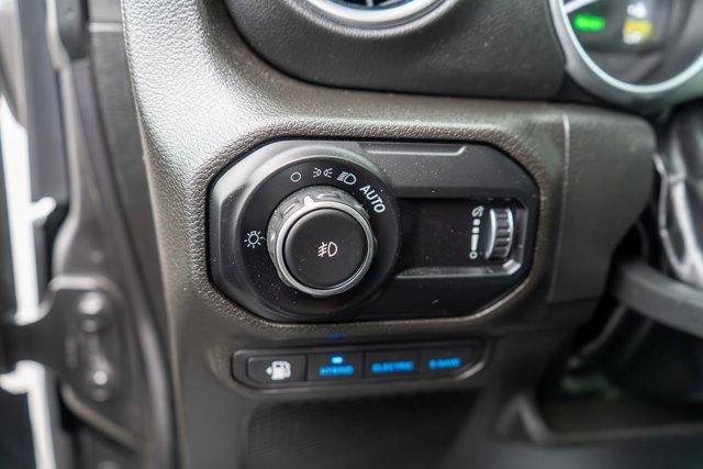 Used 2023 Jeep Wrangler Unlimited Sahara w/ Cold Weather Group AWD/4WD image 17