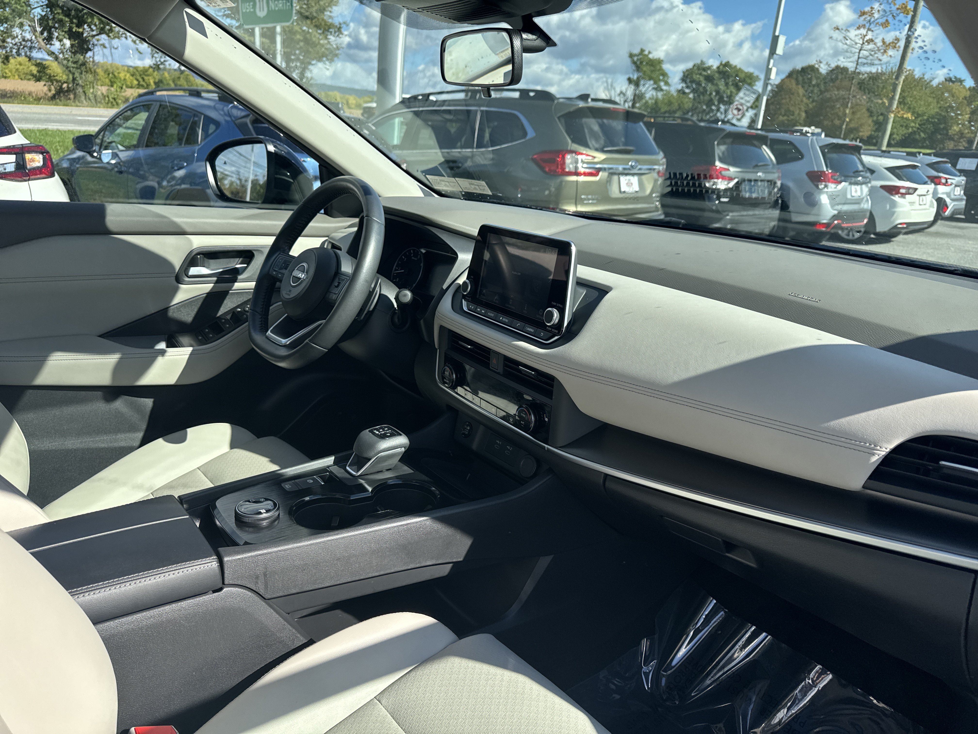 Used 2024 Nissan Rogue SV w/ SV Premium Package AWD/4WD image 15