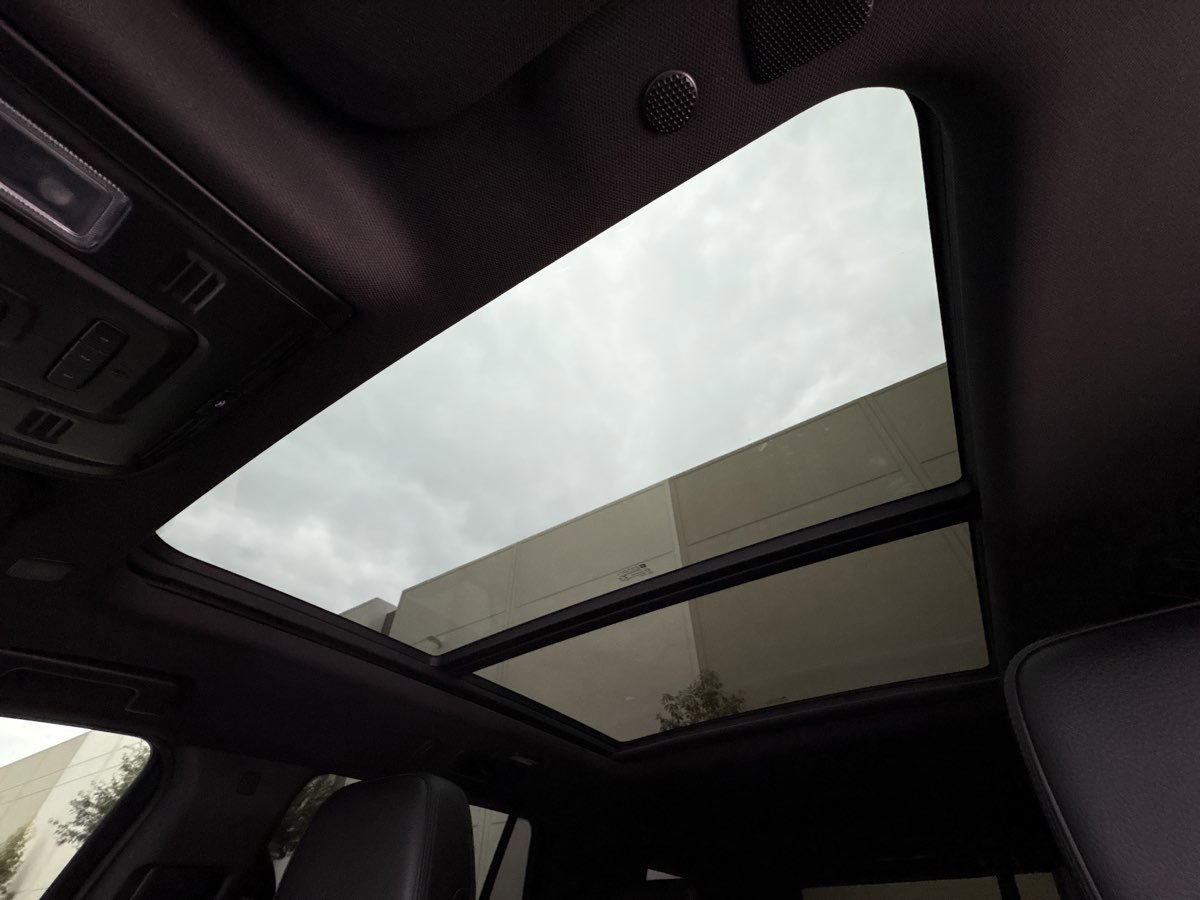 Used 2021 GMC Yukon Denali w/ Denali Premium Package image 30