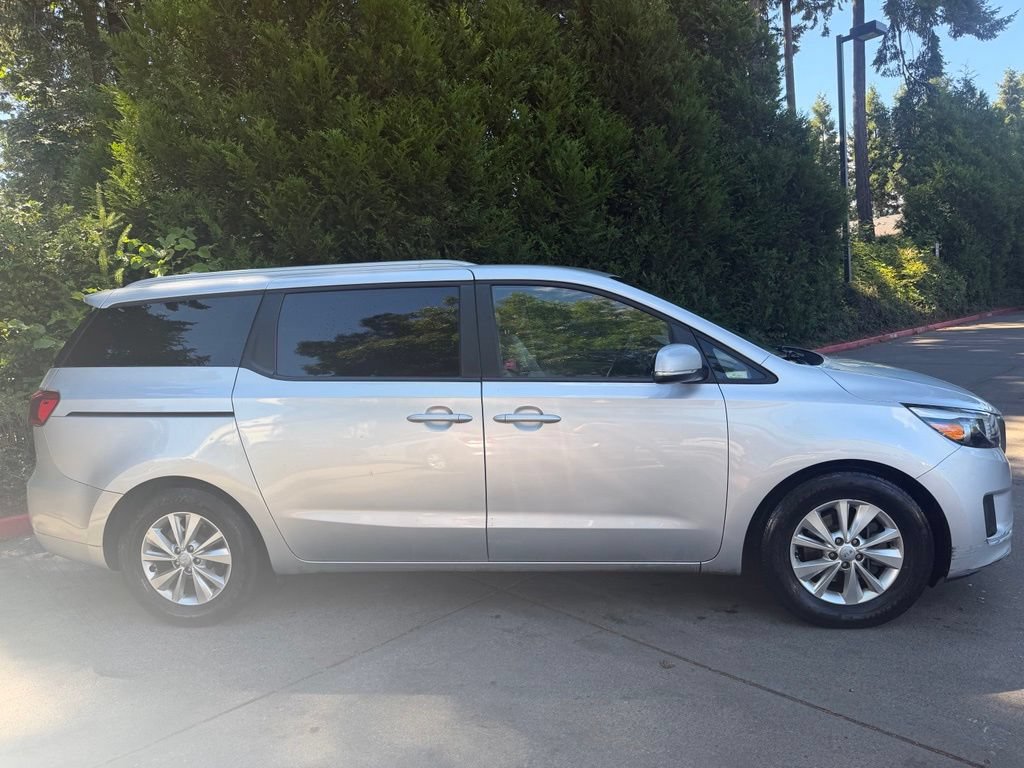 Used 2016 Kia Sedona LX w/ LX Convenience Package FWD image 2