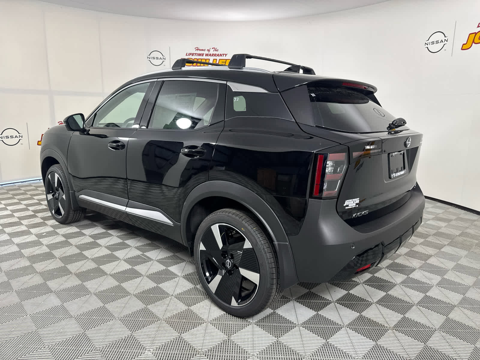 New 2026 Nissan Kicks SR image 3