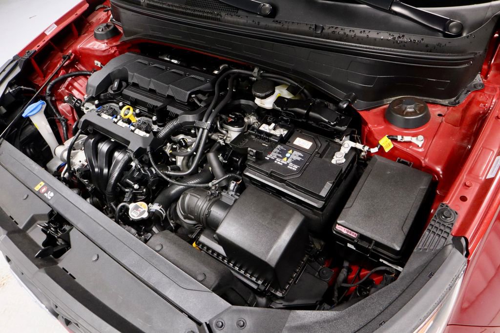 Certified 2025 Hyundai Venue SE FWD image 17