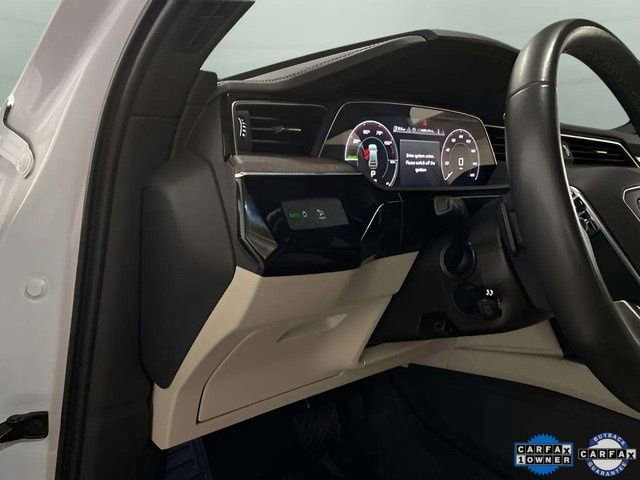 Used 2024 Audi Q8 e-tron Premium image 25