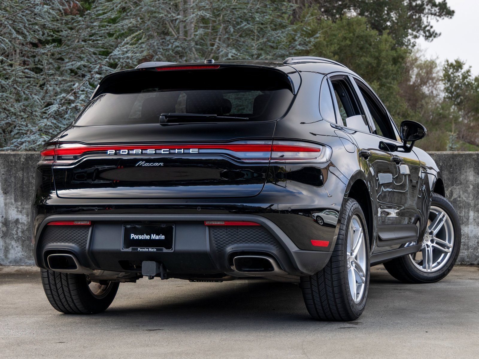 Certified 2025 Porsche Macan image 11