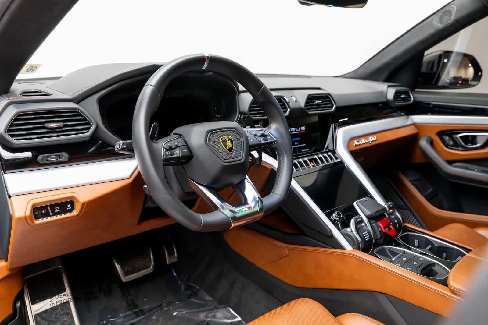 Used 2022 Lamborghini Urus AWD/4WD image 2