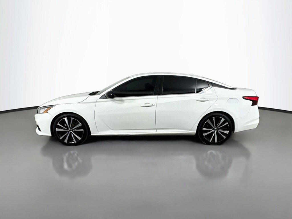 Used 2019 Nissan Altima 2.5 SR FWD image 2