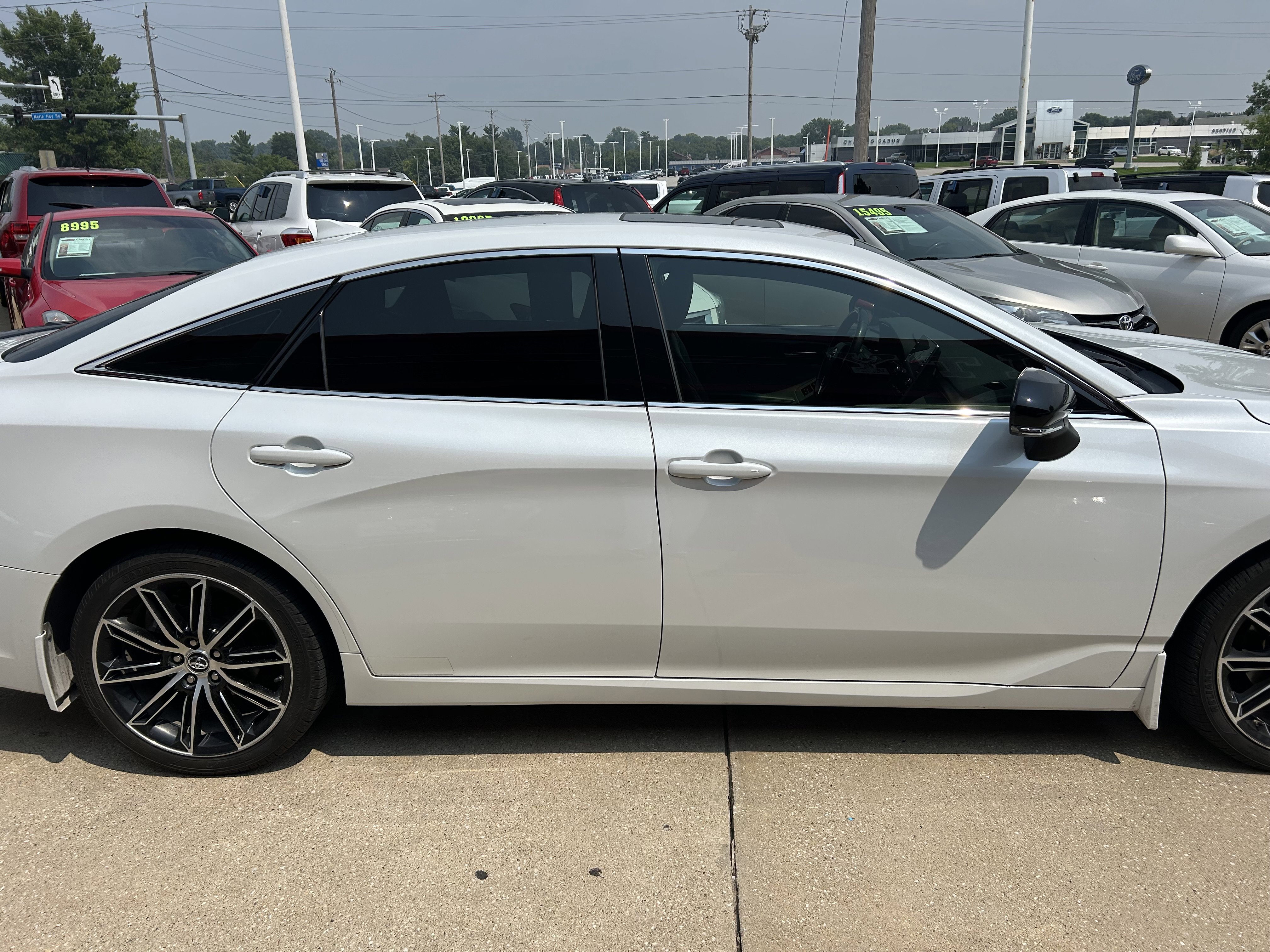 Used 2019 Toyota Avalon Touring image 4