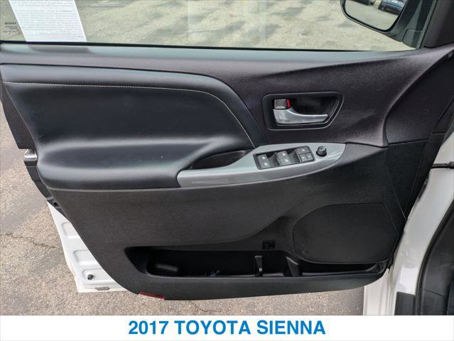 Used 2017 Toyota Sienna SE FWD image 12