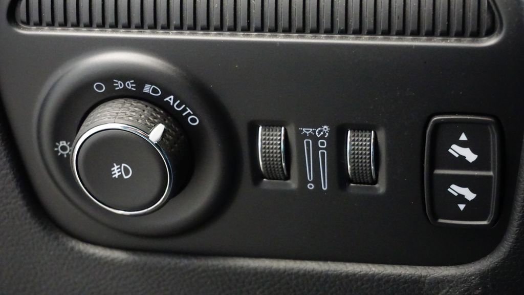 Used 2023 Jeep Wagoneer Series III w/ Premium Group I image 27