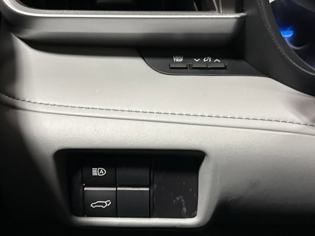 Used 2023 Toyota Highlander LE image 18