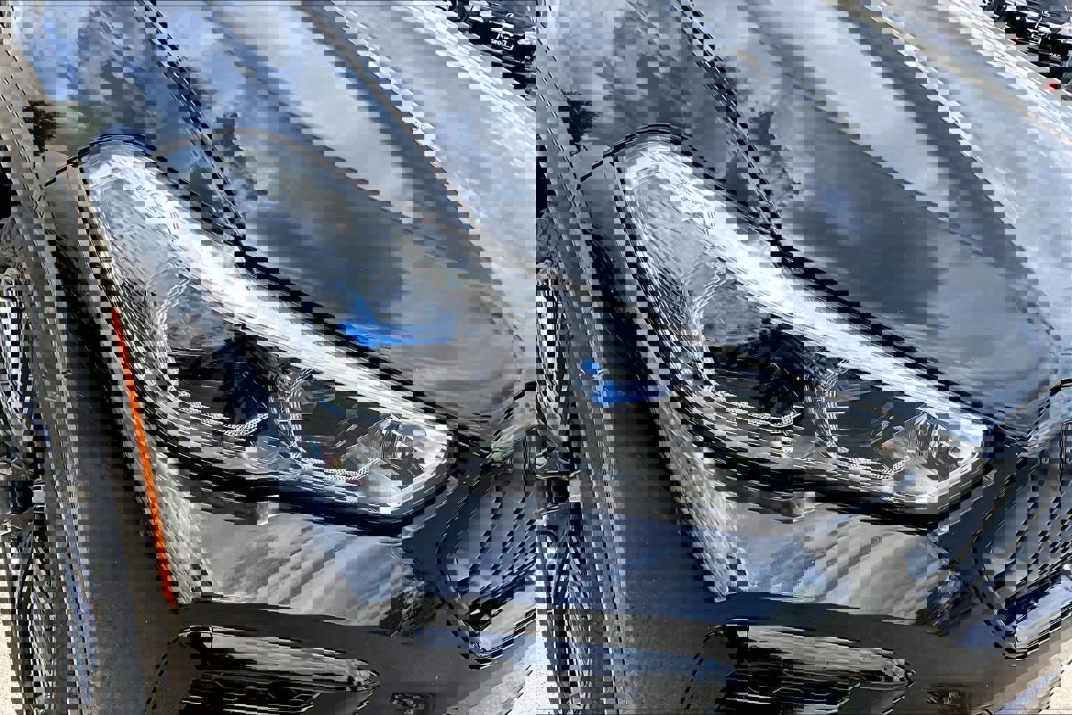 Used 2022 BMW X6 M50i w/ Executive Package AWD/4WD image 26