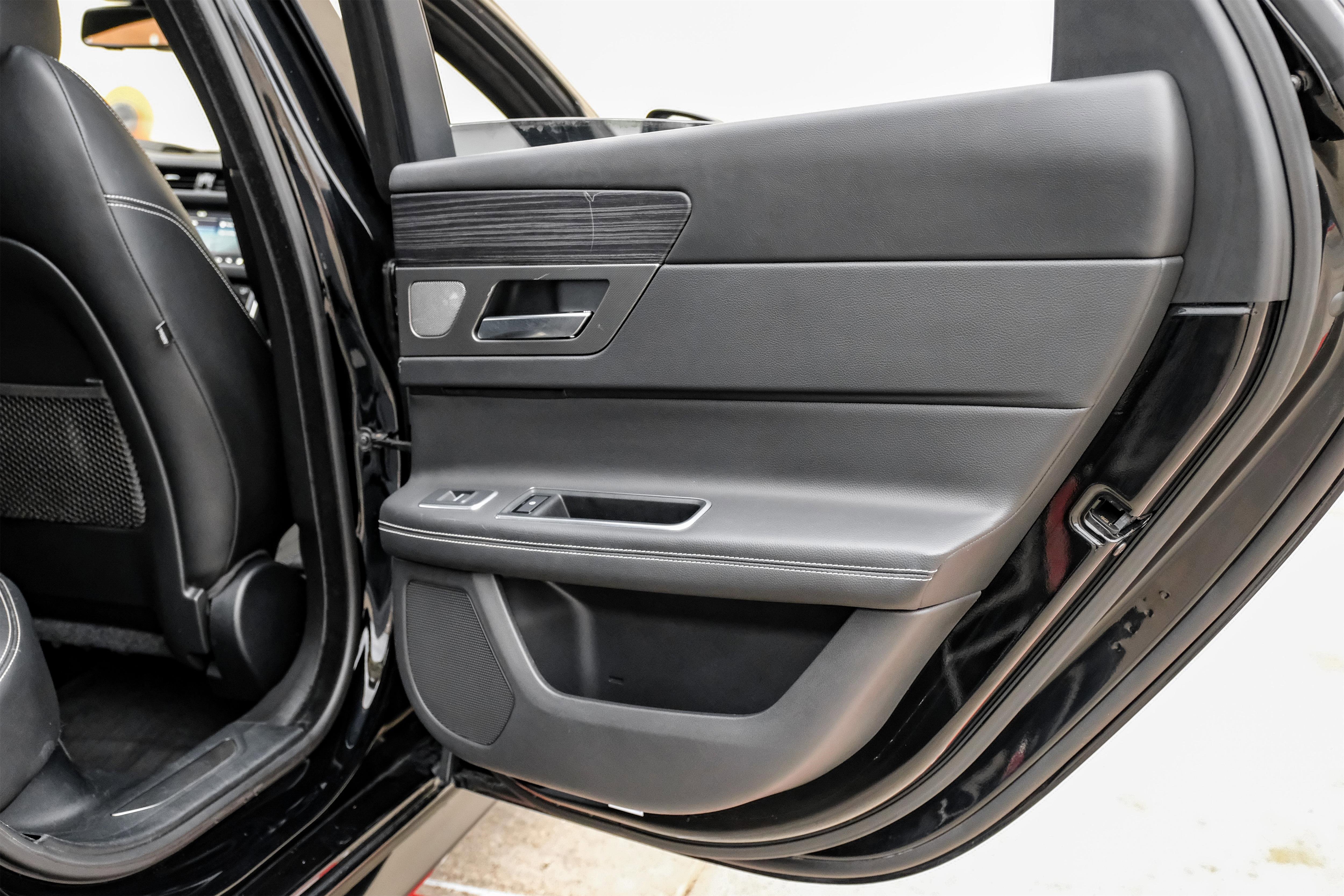 Used 2017 Jaguar XF S image 44