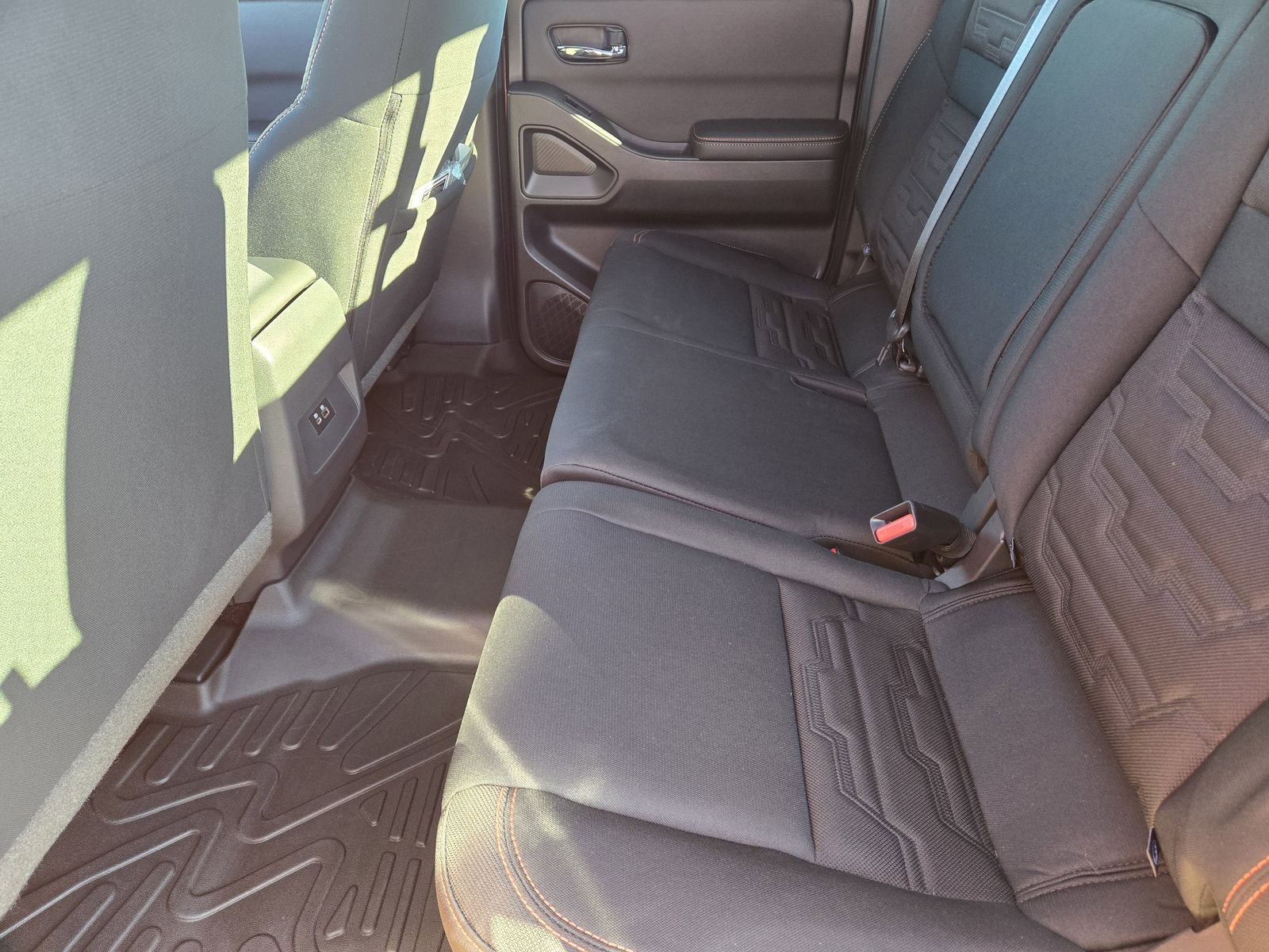 Used 2025 Nissan Frontier PRO-4X image 33