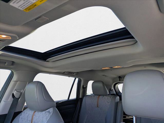 Used 2023 Toyota Highlander Bronze Edition image 16