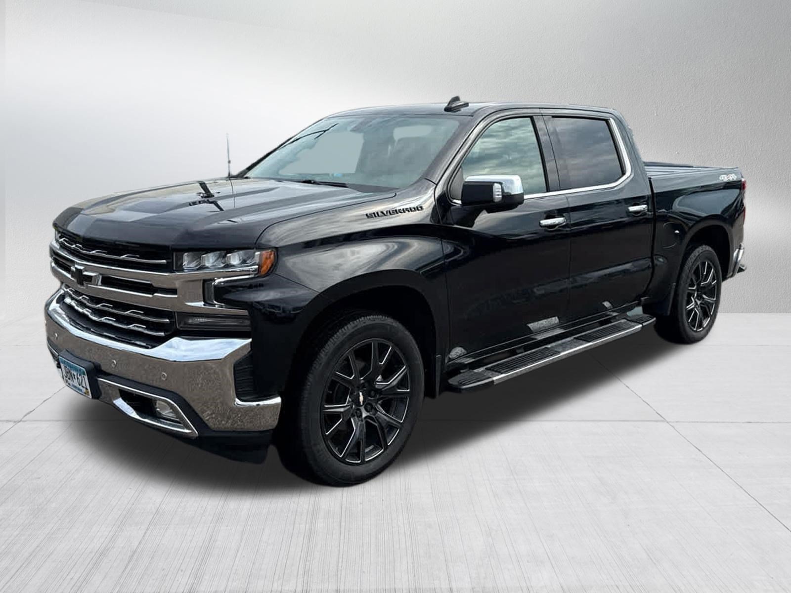 Used 2022 Chevrolet Silverado 1500 LTZ w/ LTZ Convenience Package II AWD/4WD image 3