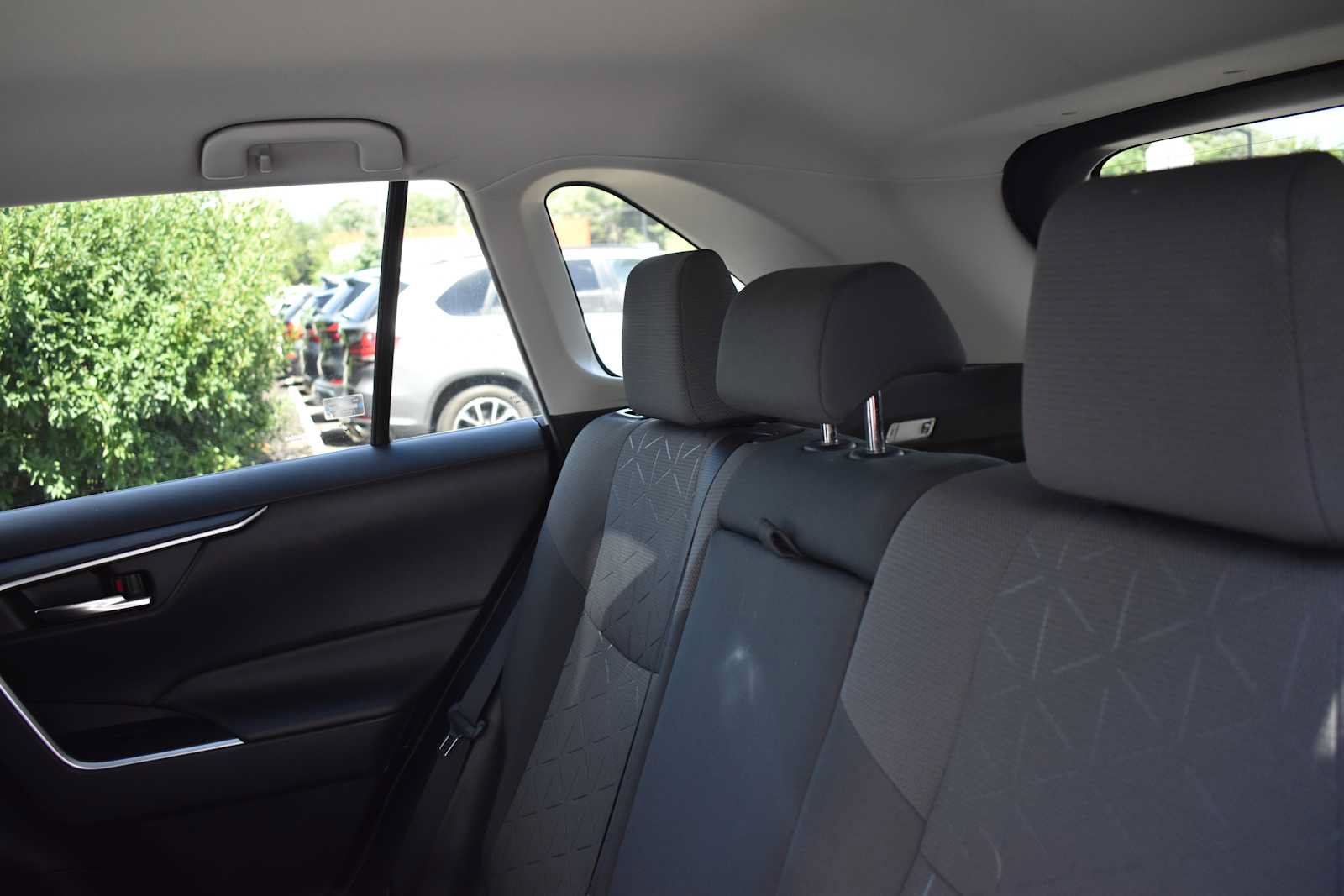 Used 2021 Toyota RAV4 XLE AWD/4WD image 17