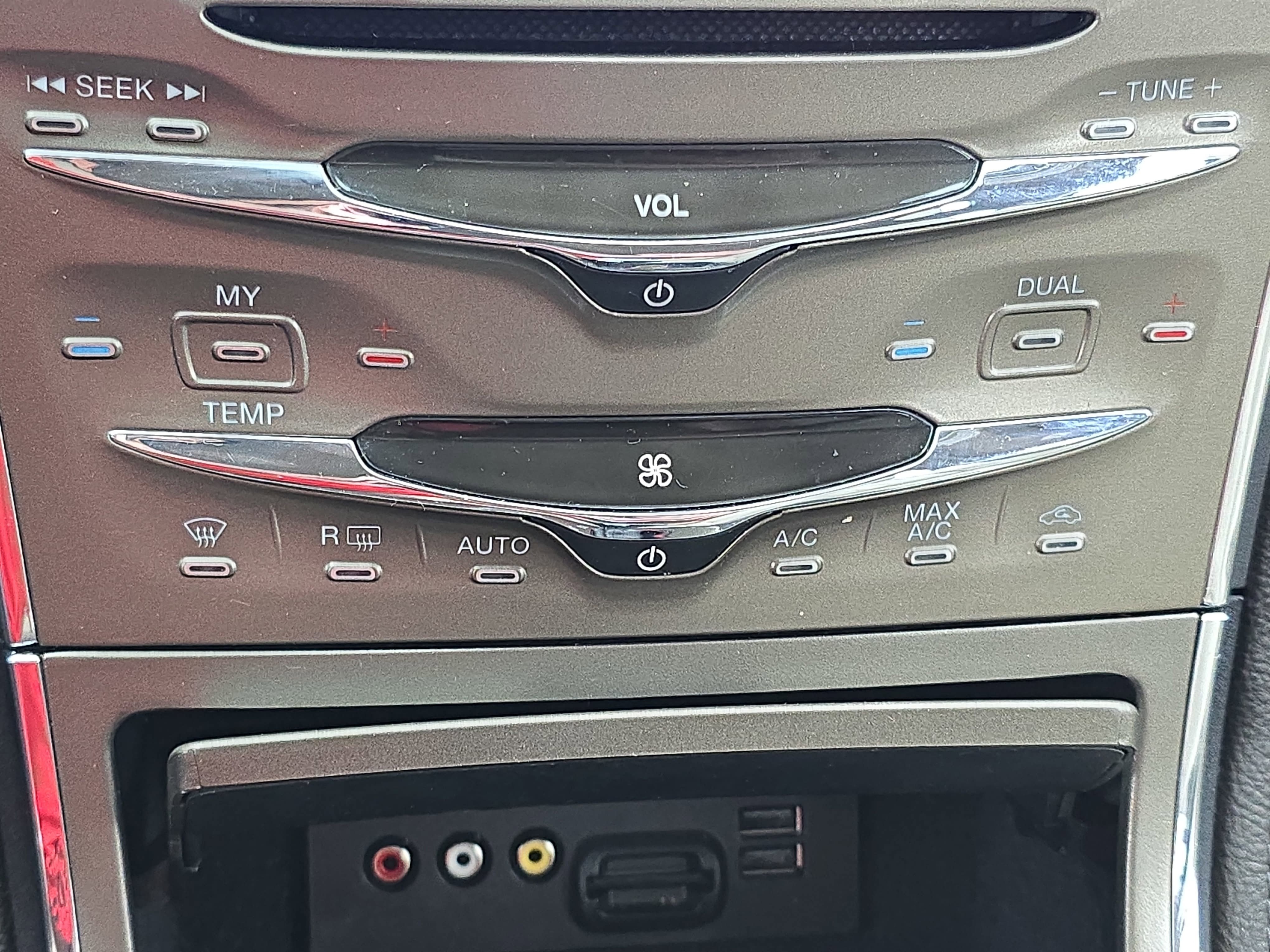 Used 2012 Lincoln MKX FWD image 24