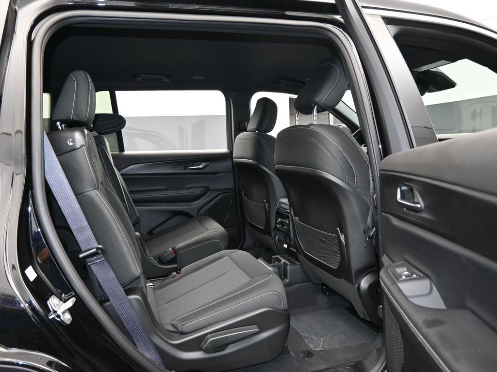 Used 2024 Jeep Grand Cherokee L Laredo w/ Luxury Tech Group I image 28