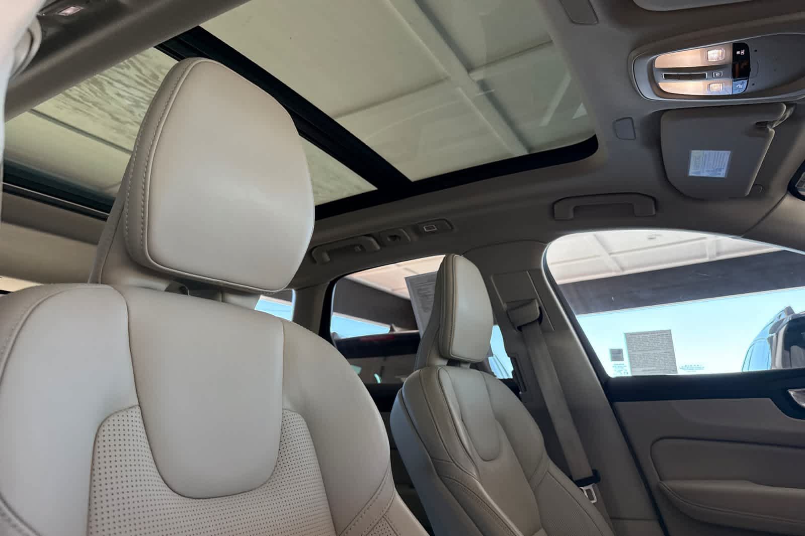 Used 2022 Volvo XC60 B5 Inscription w/ Advanced Package FWD image 18
