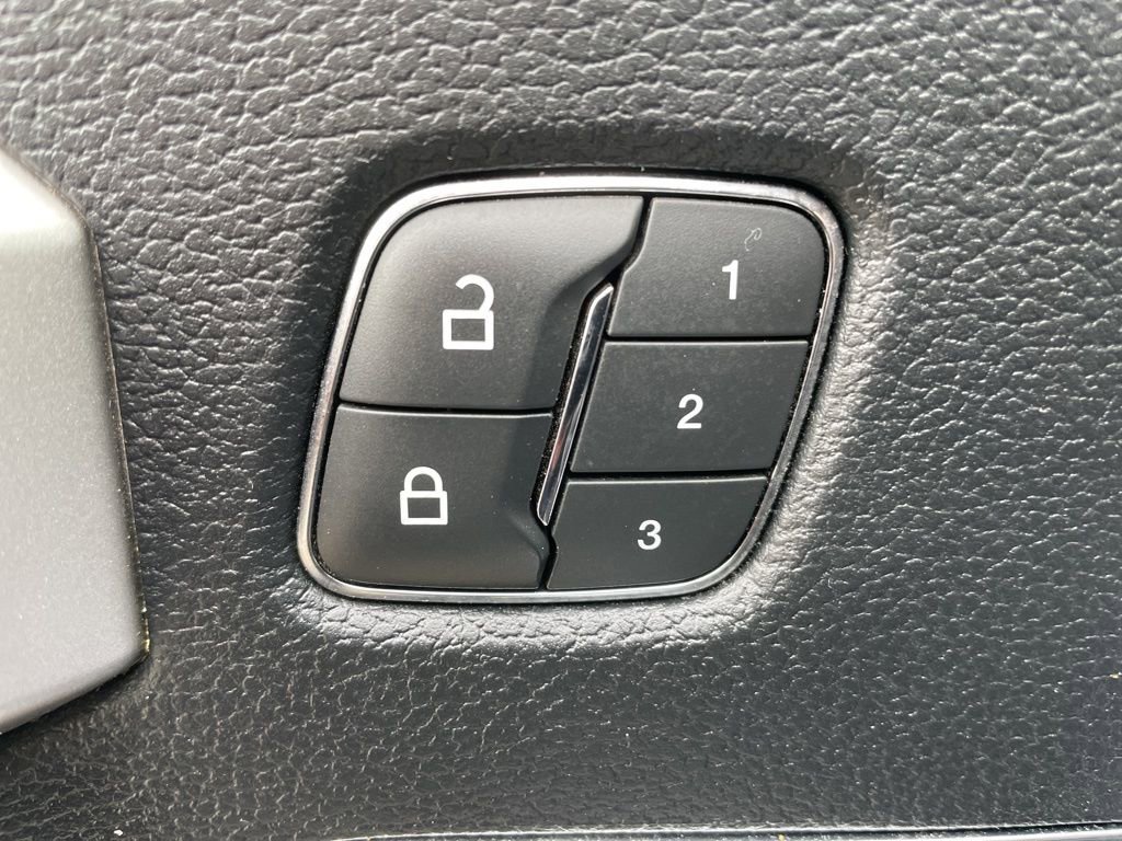 Used 2020 Ford F150 Lariat image 5