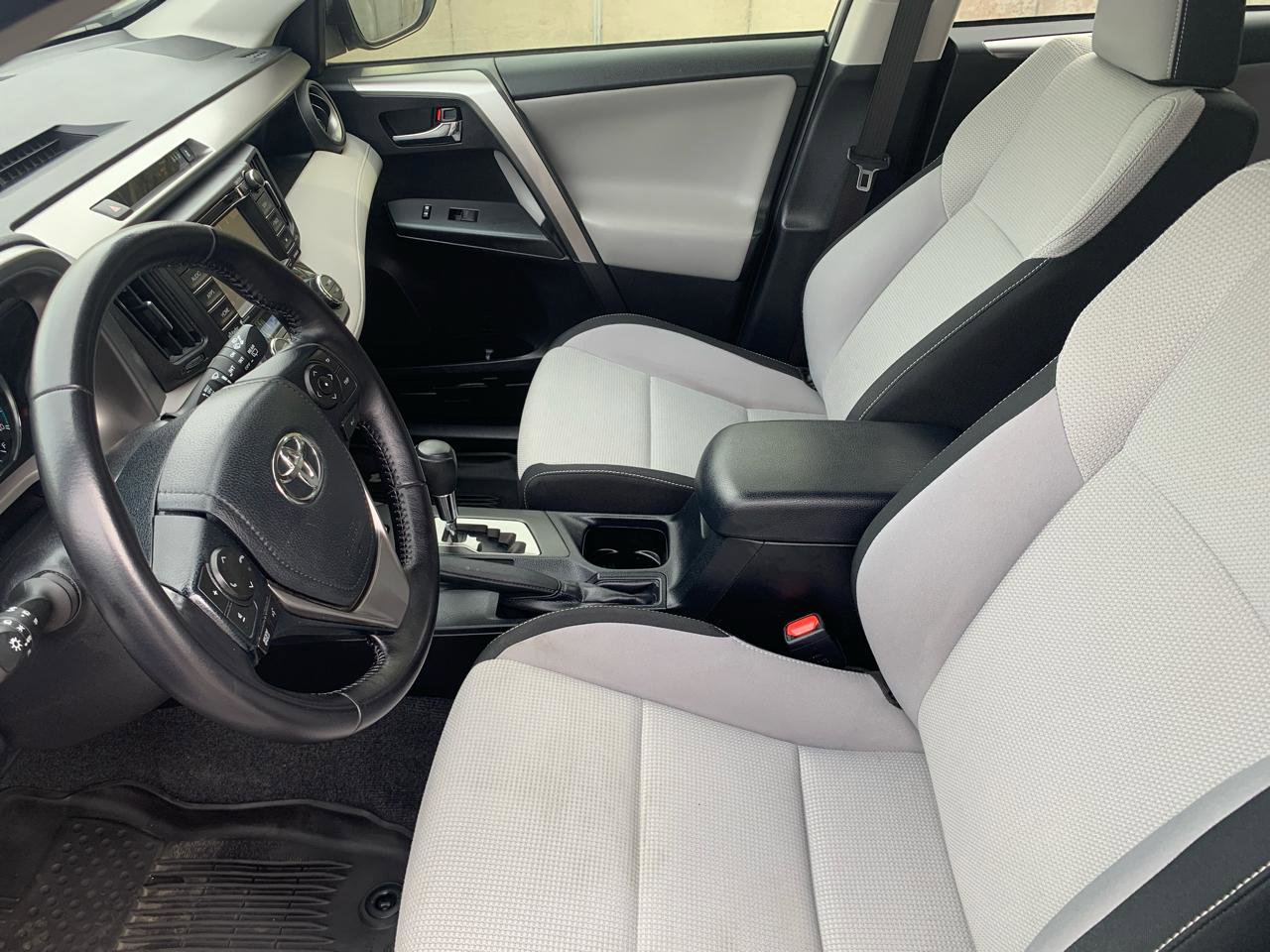 Used 2017 Toyota RAV4 XLE image 9