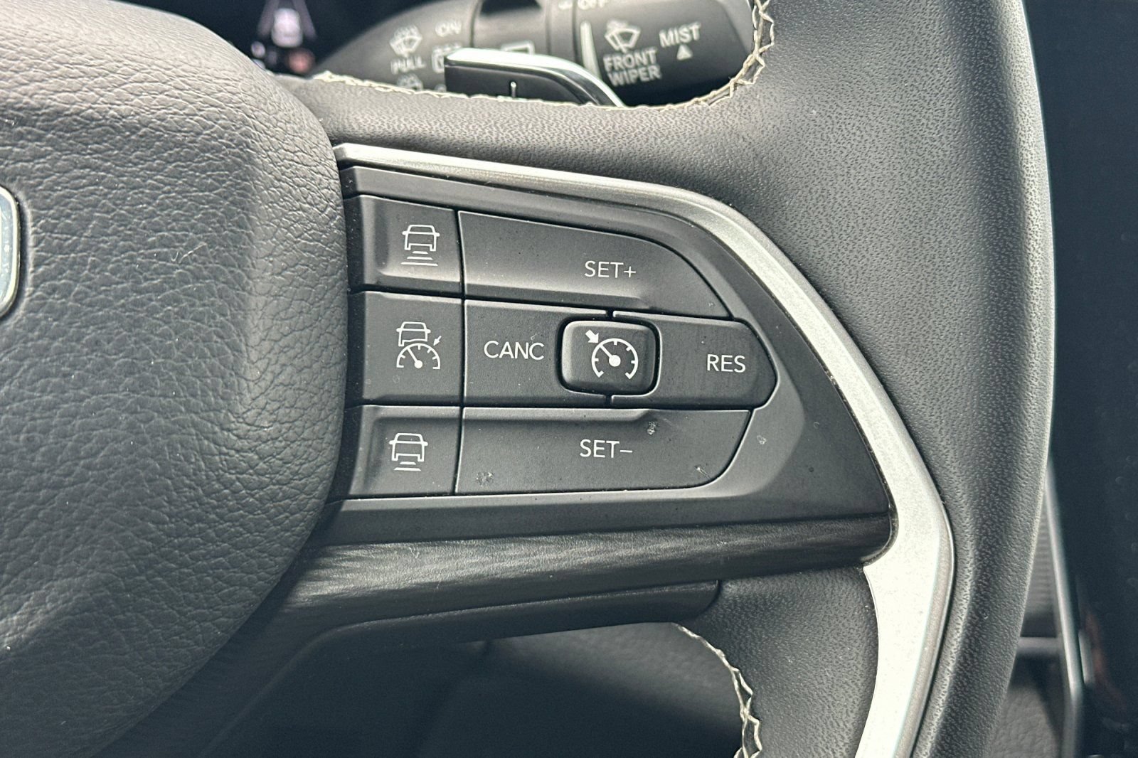 Used 2024 Jeep Grand Cherokee Laredo RWD image 28