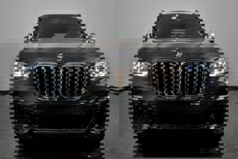 Used 2023 BMW X5 M50i w/ Executive Package image 4