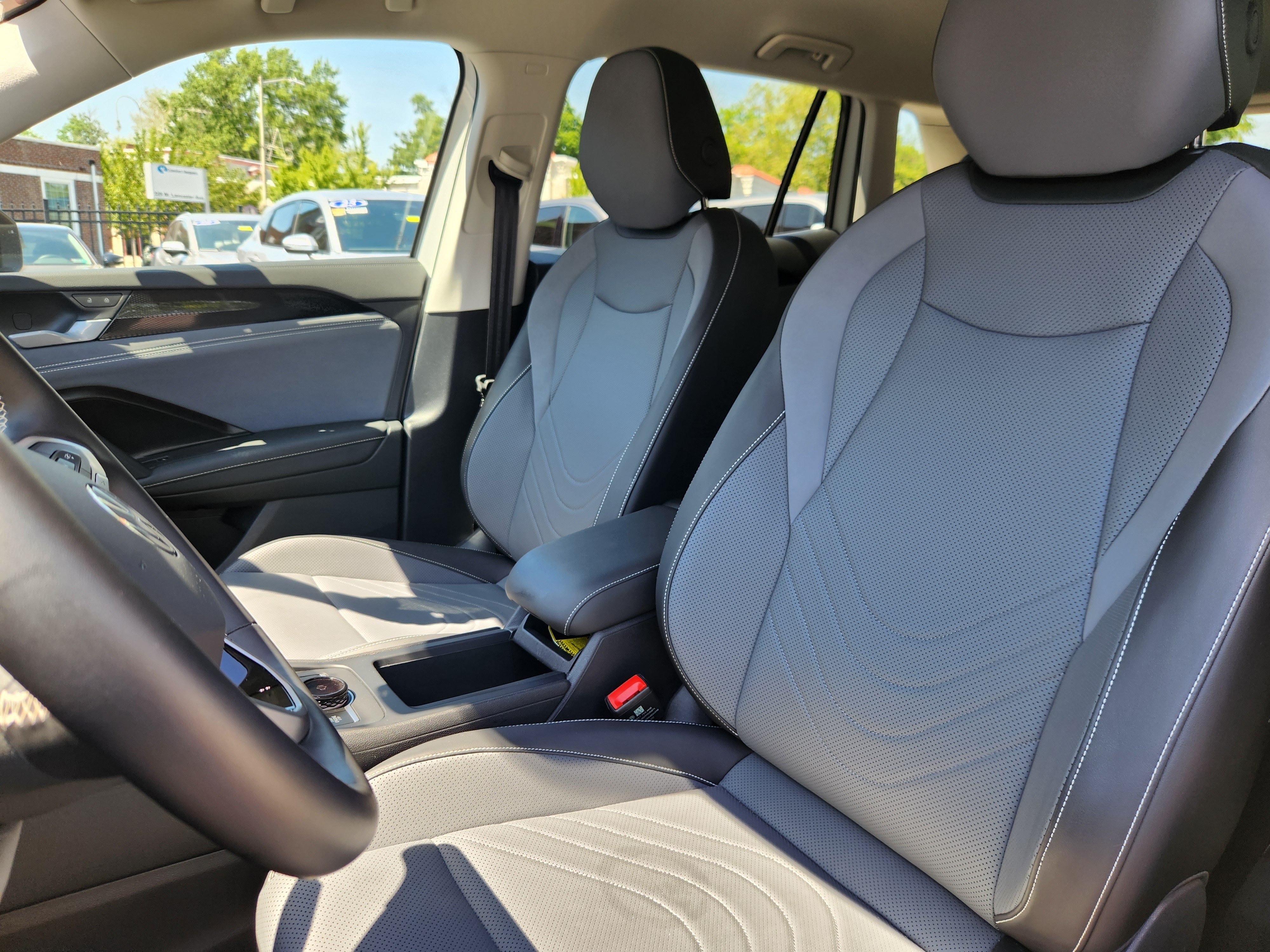 Used 2025 Volkswagen Tiguan SE AWD/4WD image 7