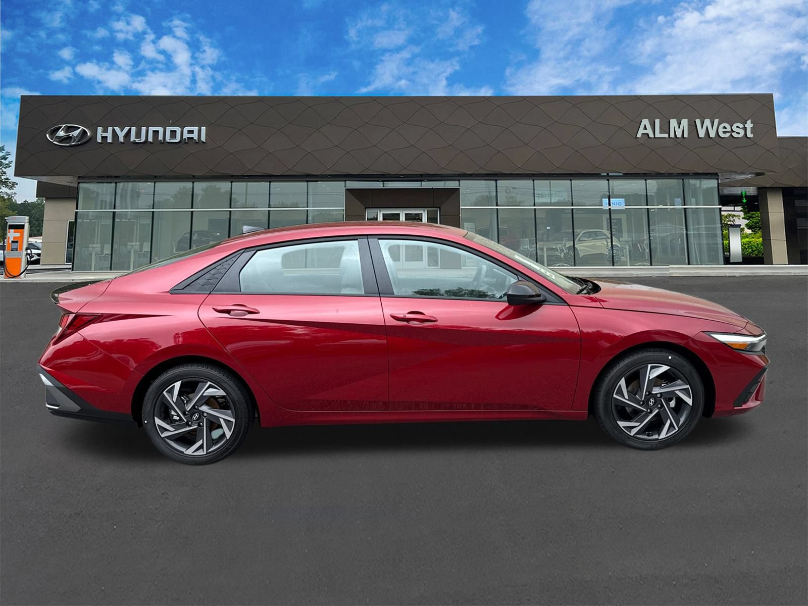 Used 2025 Hyundai Elantra Sport FWD image 4