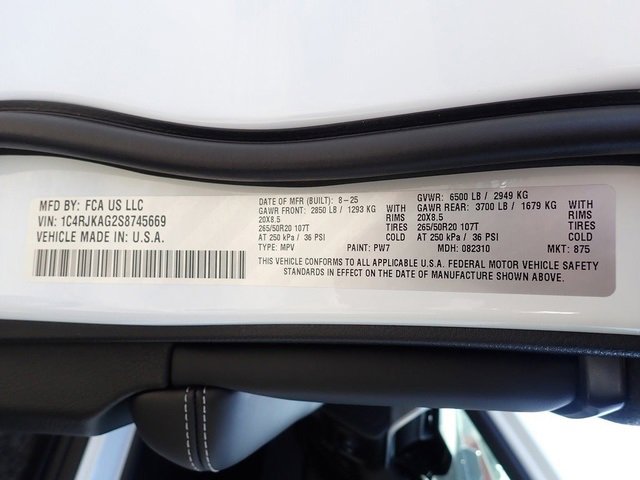 New 2025 Jeep Grand Cherokee L Altitude image 17