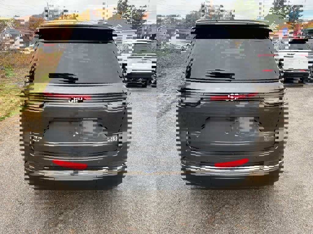 New 2025 Jeep Grand Cherokee Laredo X image 6