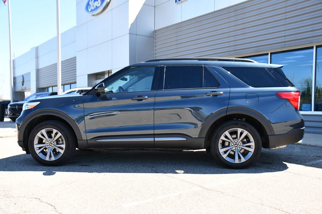 Used 2024 Ford Explorer XLT w/ Equipment Group 202A AWD/4WD image 3