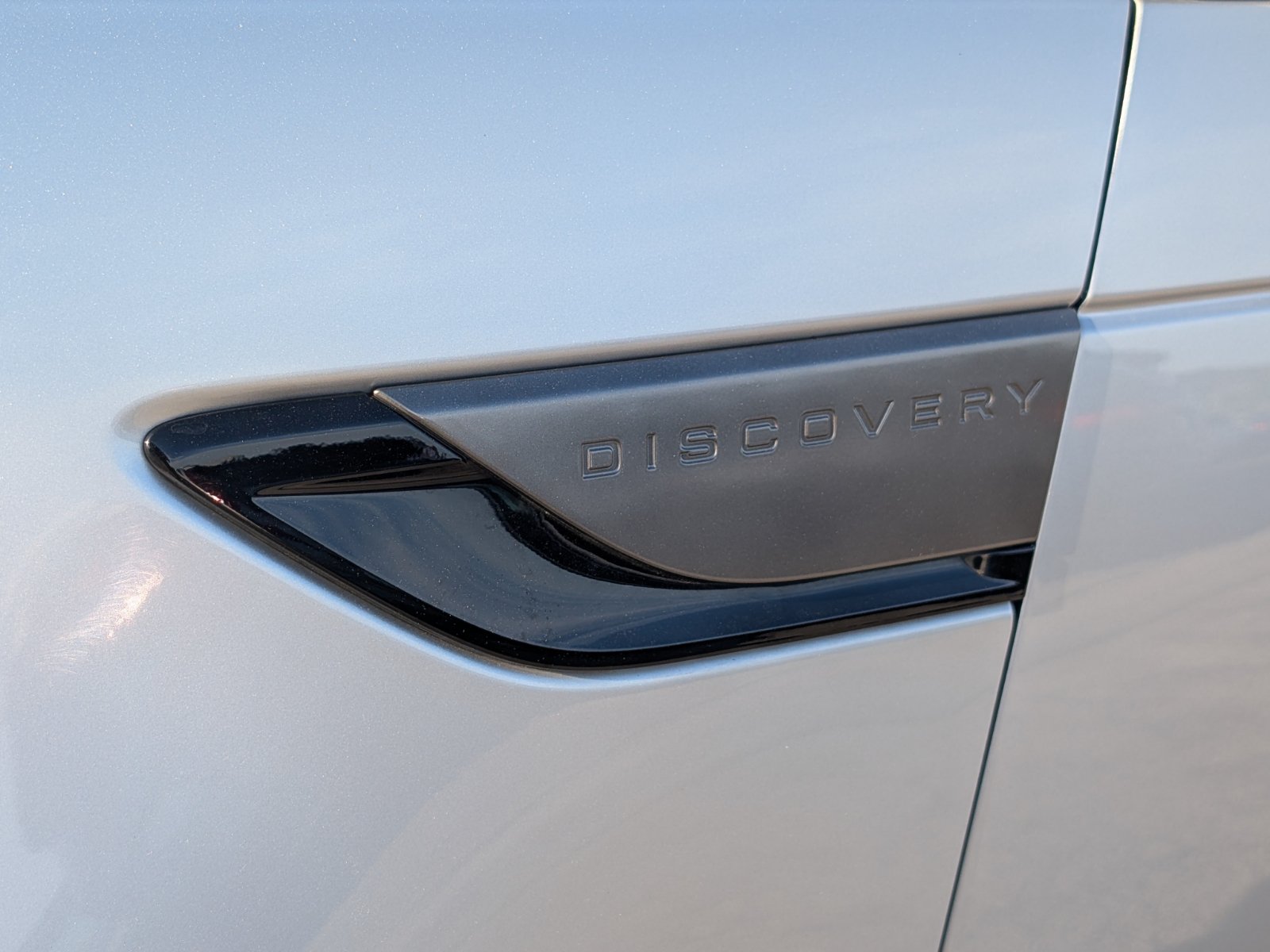 Used 2018 Land Rover Discovery SE AWD/4WD image 23